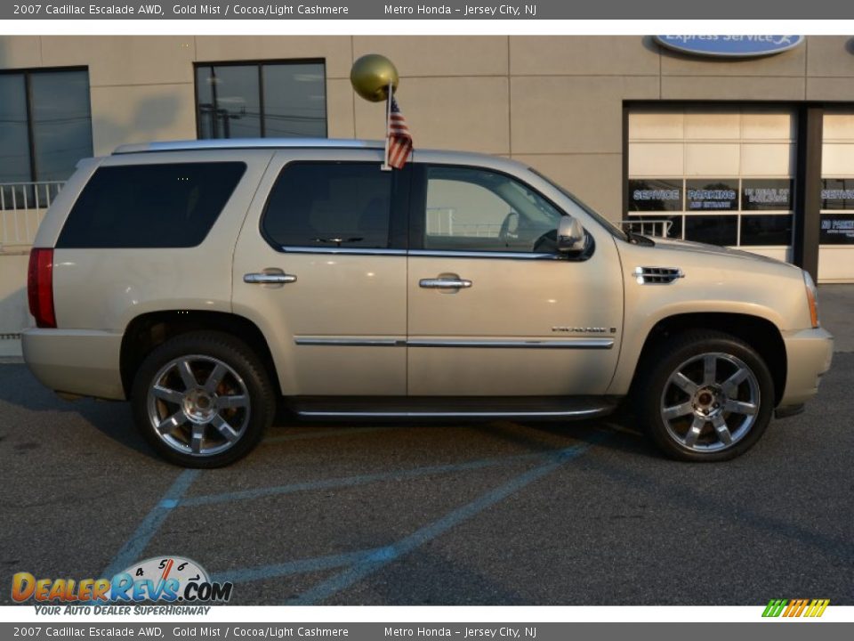 2007 Cadillac Escalade AWD Gold Mist / Cocoa/Light Cashmere Photo #2