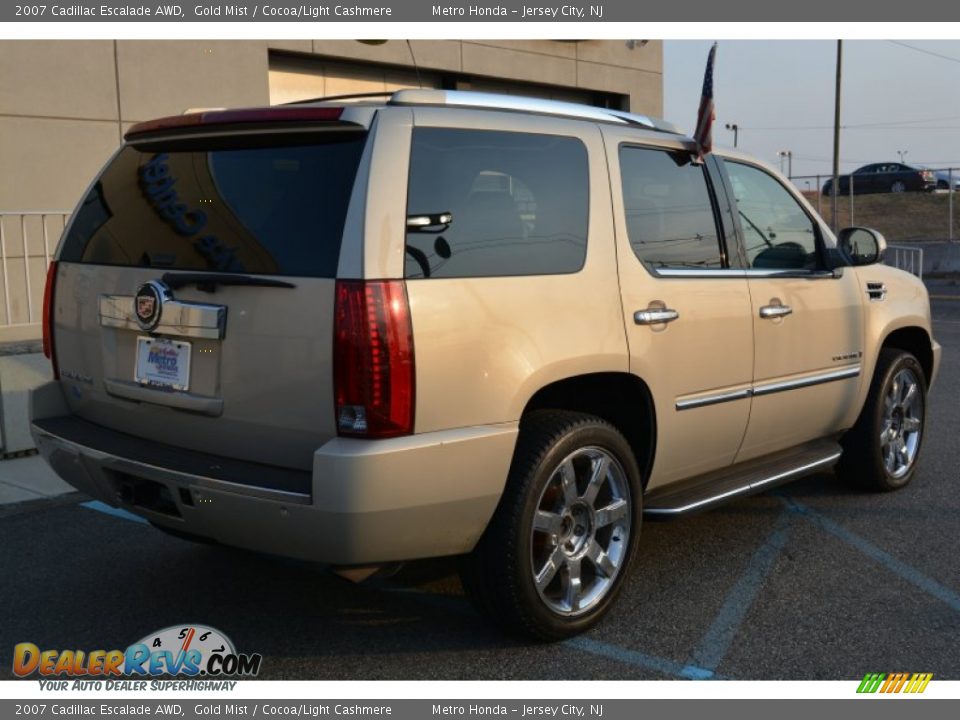 2007 Cadillac Escalade AWD Gold Mist / Cocoa/Light Cashmere Photo #3