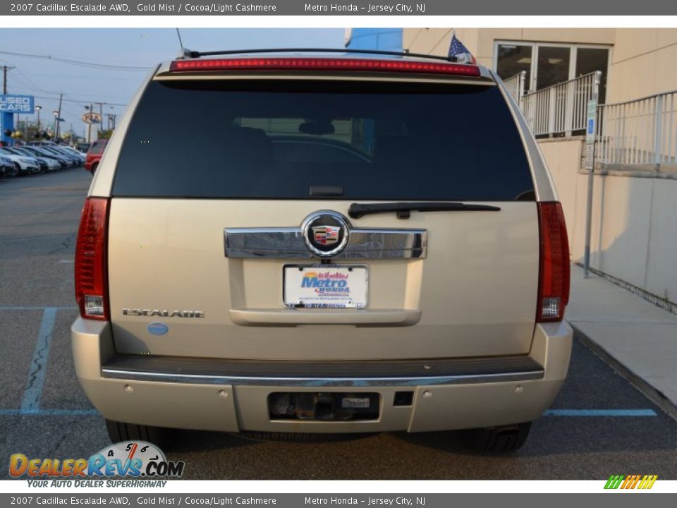 2007 Cadillac Escalade AWD Gold Mist / Cocoa/Light Cashmere Photo #4