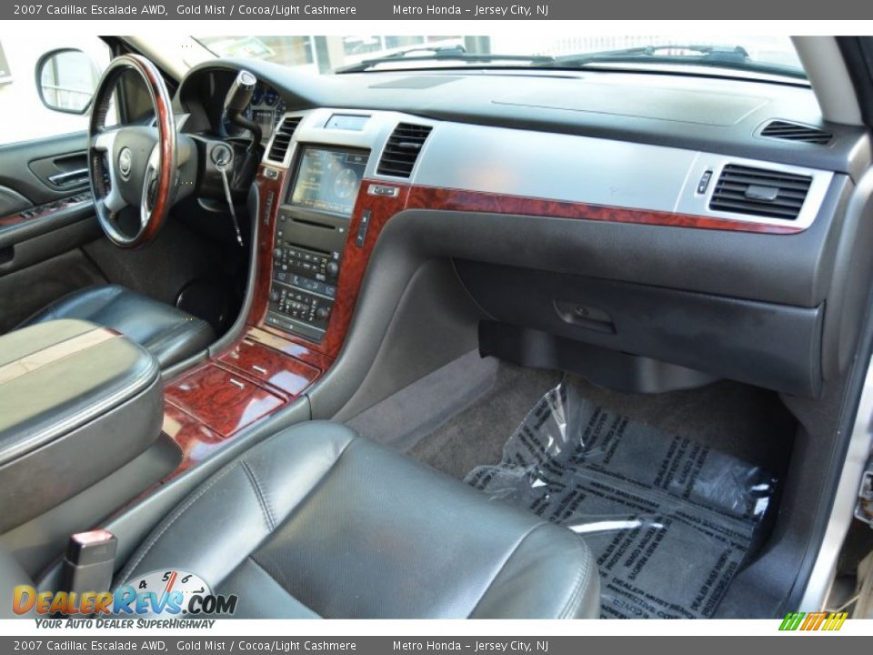 2007 Cadillac Escalade AWD Gold Mist / Cocoa/Light Cashmere Photo #26