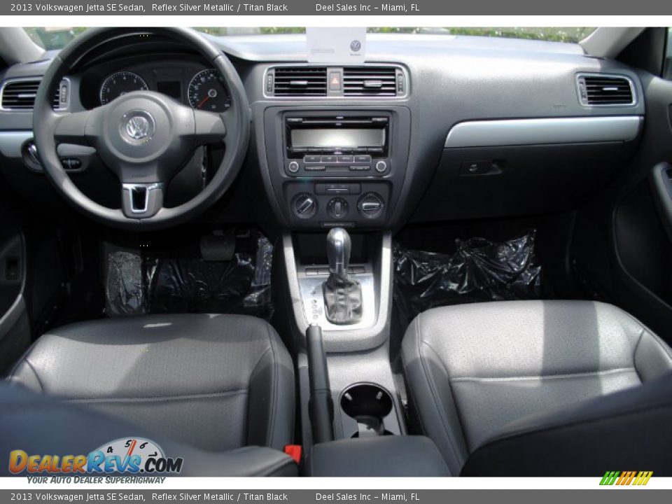 Titan Black Interior - 2013 Volkswagen Jetta SE Sedan Photo #12