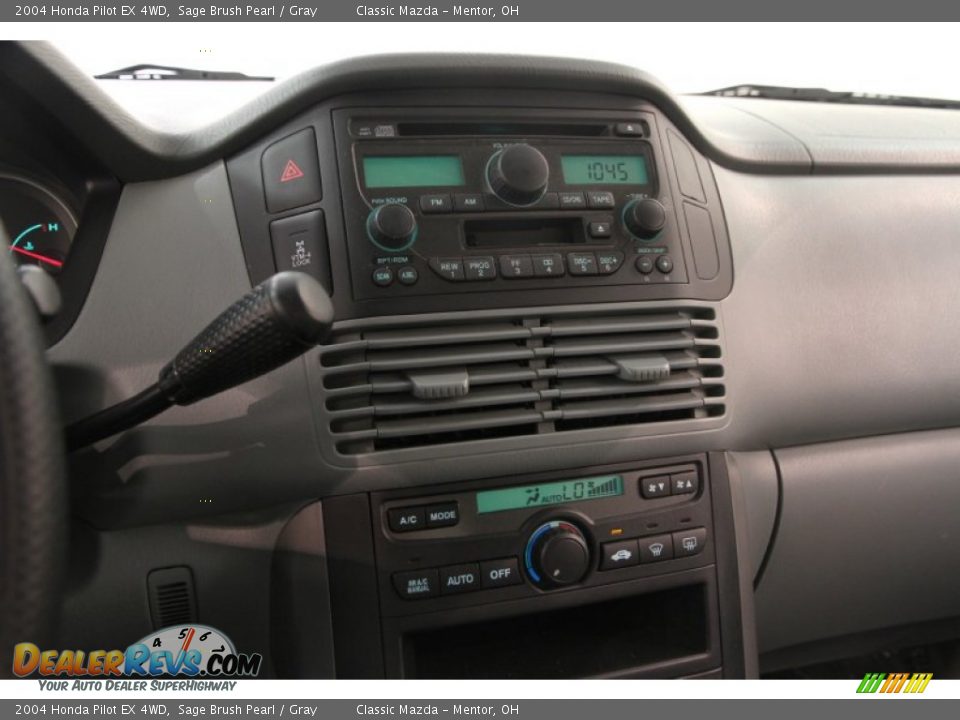 Controls of 2004 Honda Pilot EX 4WD Photo #8