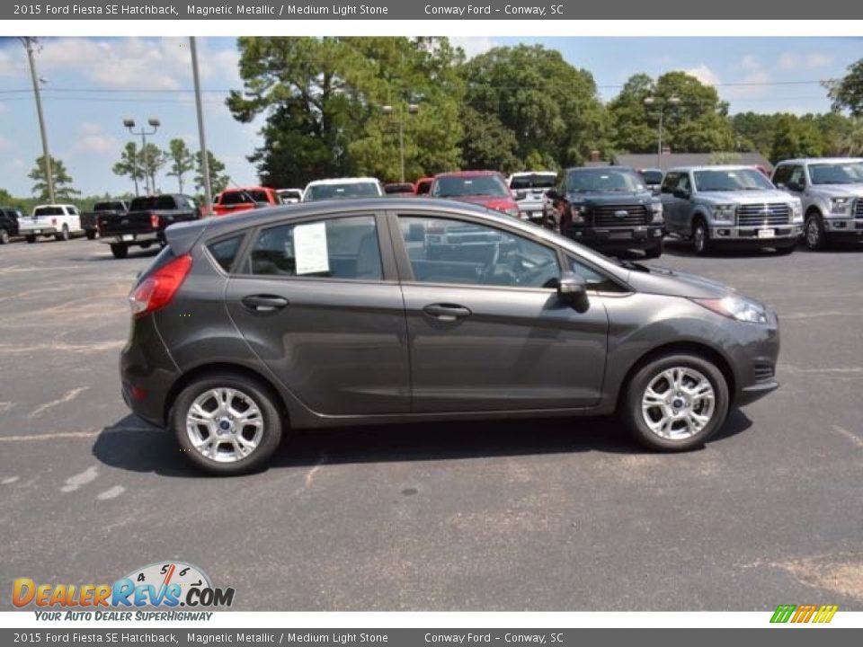 2015 Ford Fiesta SE Hatchback Magnetic Metallic / Medium Light Stone Photo #4