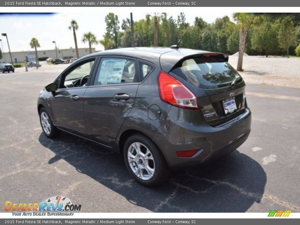 2015 Ford Fiesta SE Hatchback Magnetic Metallic / Medium Light Stone Photo #7