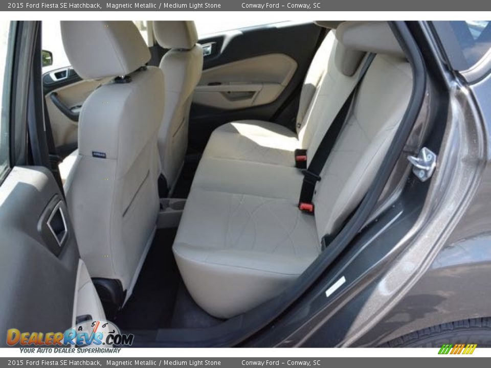 2015 Ford Fiesta SE Hatchback Magnetic Metallic / Medium Light Stone Photo #11