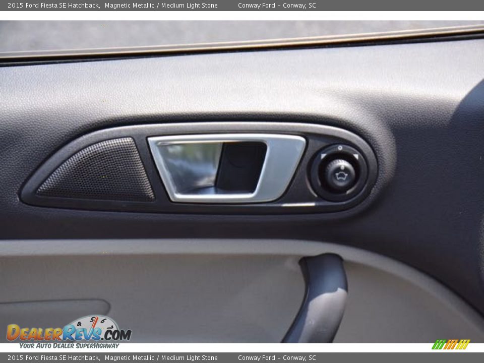 2015 Ford Fiesta SE Hatchback Magnetic Metallic / Medium Light Stone Photo #17