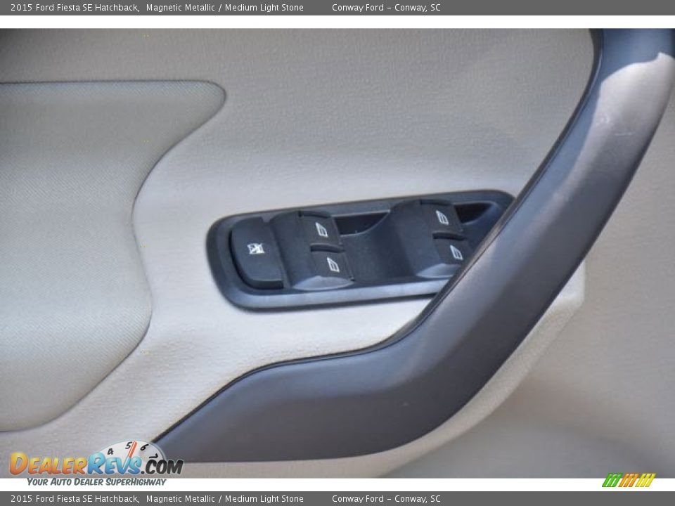 2015 Ford Fiesta SE Hatchback Magnetic Metallic / Medium Light Stone Photo #18