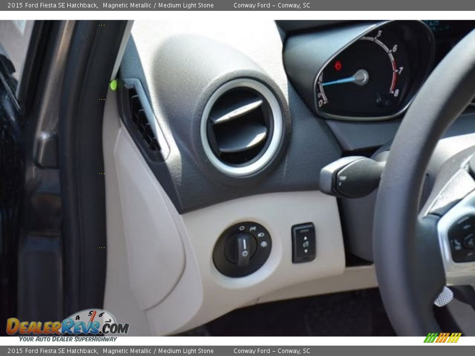 2015 Ford Fiesta SE Hatchback Magnetic Metallic / Medium Light Stone Photo #19