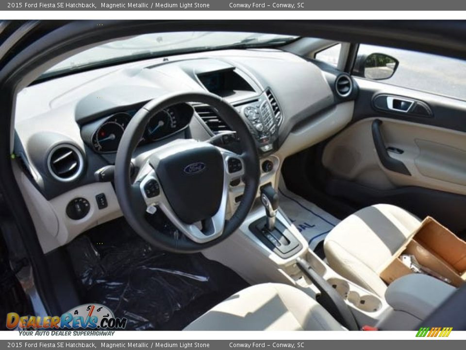 2015 Ford Fiesta SE Hatchback Magnetic Metallic / Medium Light Stone Photo #20