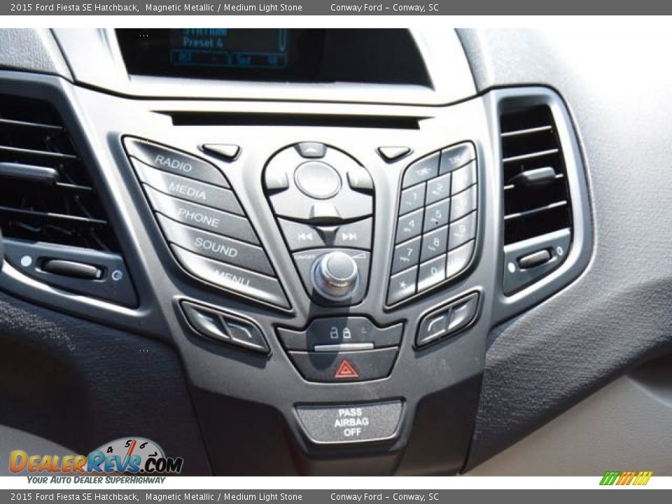 2015 Ford Fiesta SE Hatchback Magnetic Metallic / Medium Light Stone Photo #25