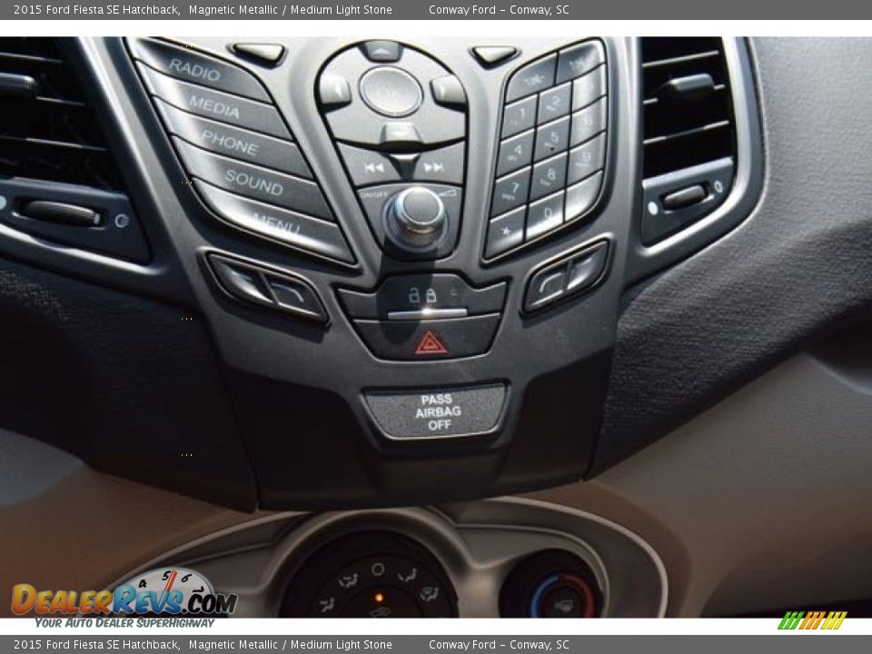 2015 Ford Fiesta SE Hatchback Magnetic Metallic / Medium Light Stone Photo #26