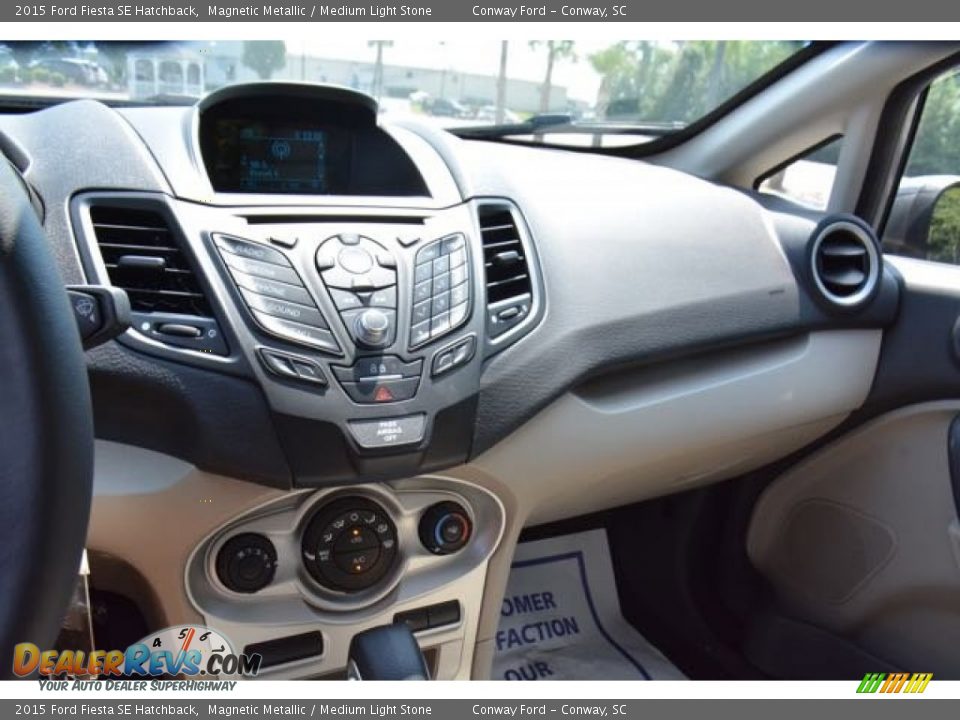 2015 Ford Fiesta SE Hatchback Magnetic Metallic / Medium Light Stone Photo #28