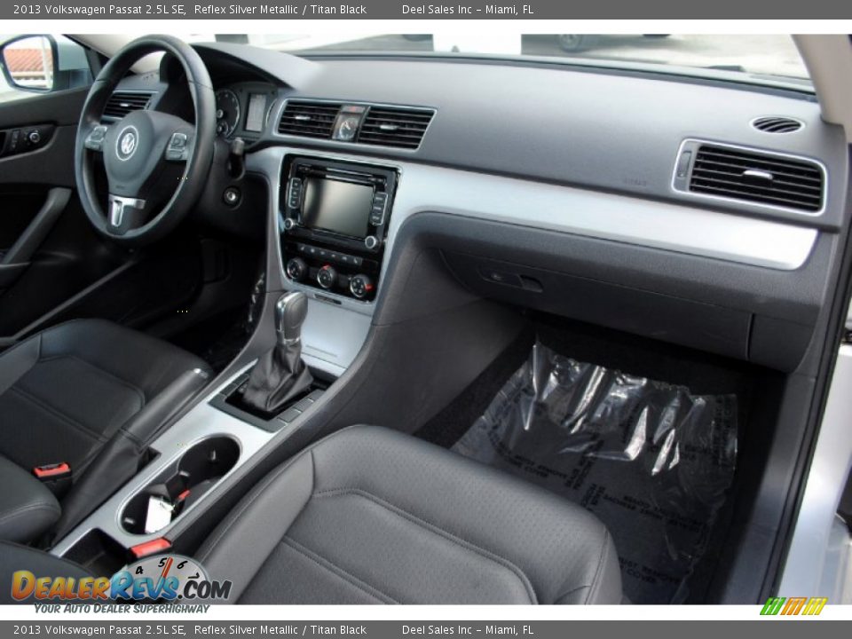 2013 Volkswagen Passat 2.5L SE Reflex Silver Metallic / Titan Black Photo #18