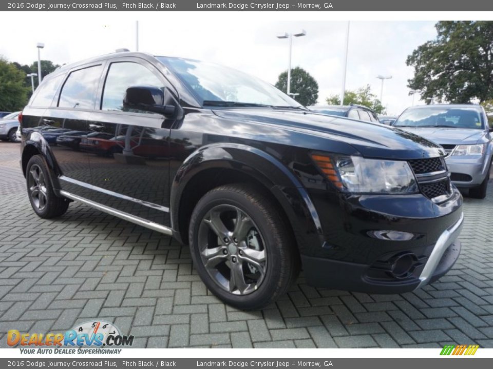 Front 3/4 View of 2016 Dodge Journey Crossroad Plus Photo #4