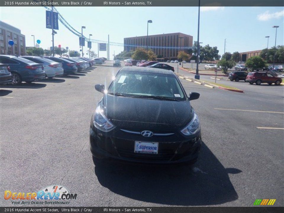 2016 Hyundai Accent SE Sedan Ultra Black / Gray Photo #2
