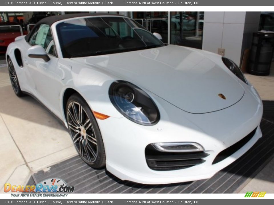 Front 3/4 View of 2016 Porsche 911 Turbo S Coupe Photo #2