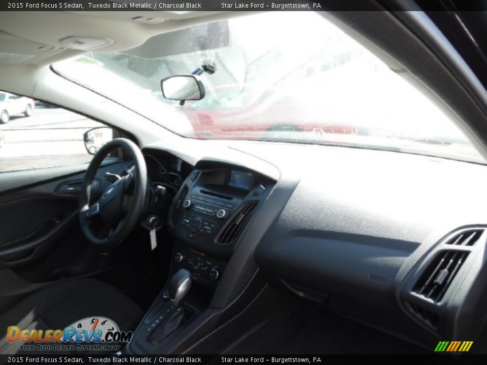 2015 Ford Focus S Sedan Tuxedo Black Metallic / Charcoal Black Photo #5