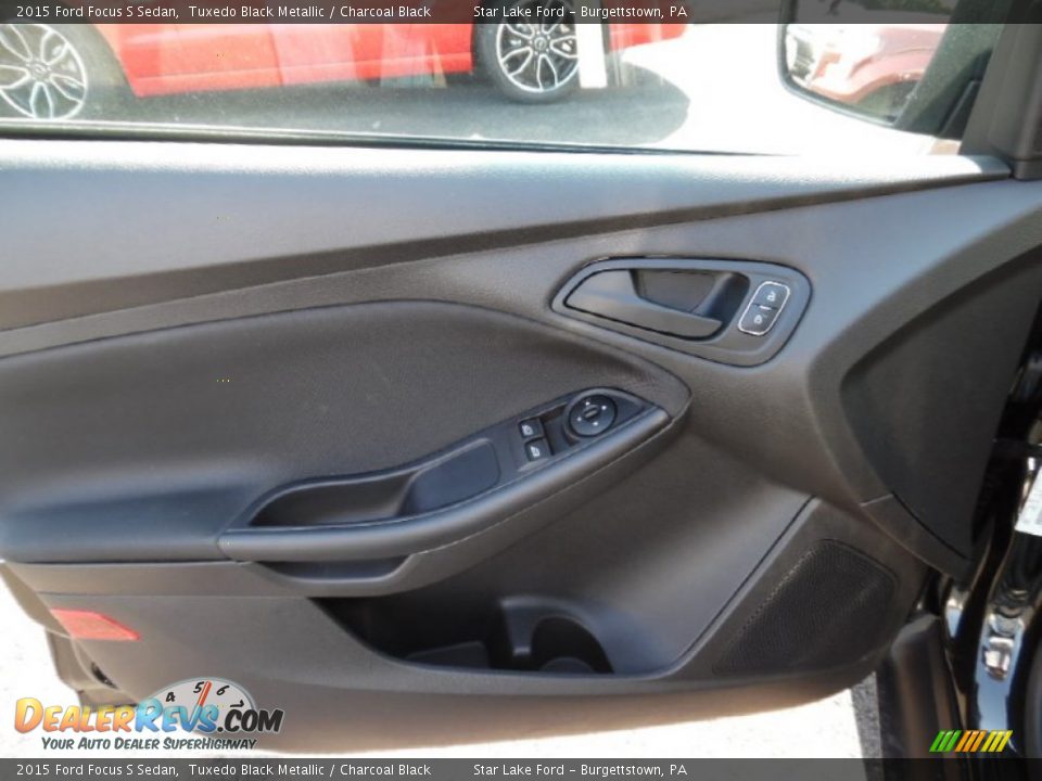 2015 Ford Focus S Sedan Tuxedo Black Metallic / Charcoal Black Photo #13