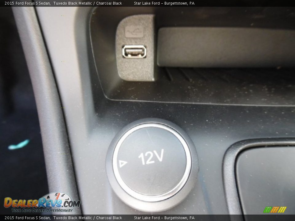 2015 Ford Focus S Sedan Tuxedo Black Metallic / Charcoal Black Photo #18