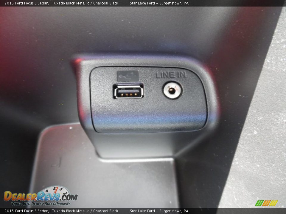 2015 Ford Focus S Sedan Tuxedo Black Metallic / Charcoal Black Photo #19