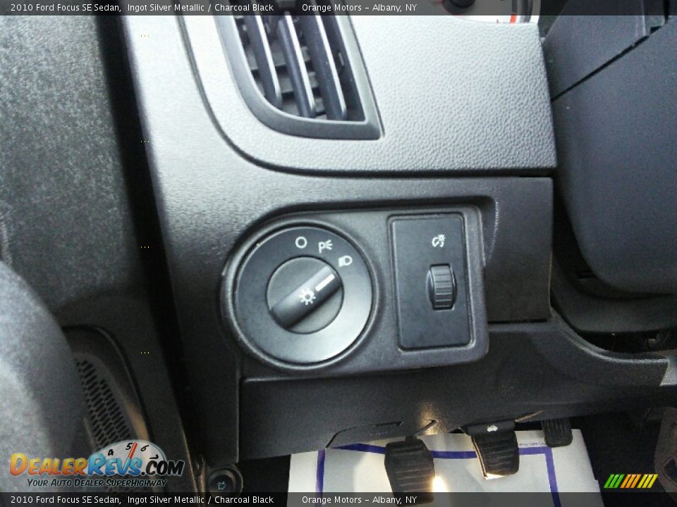 2010 Ford Focus SE Sedan Ingot Silver Metallic / Charcoal Black Photo #12