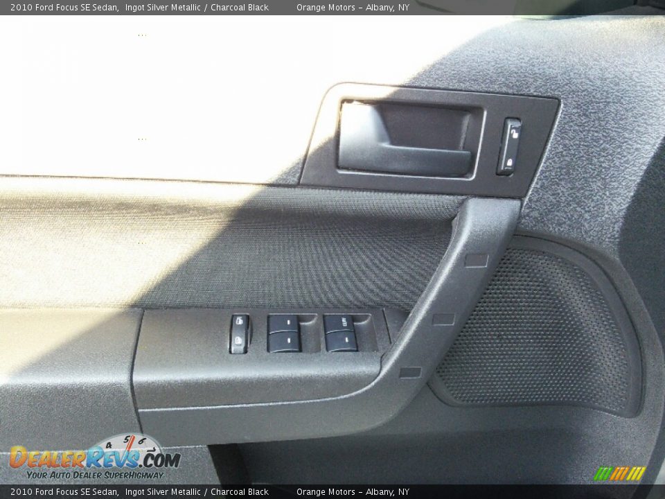 2010 Ford Focus SE Sedan Ingot Silver Metallic / Charcoal Black Photo #13