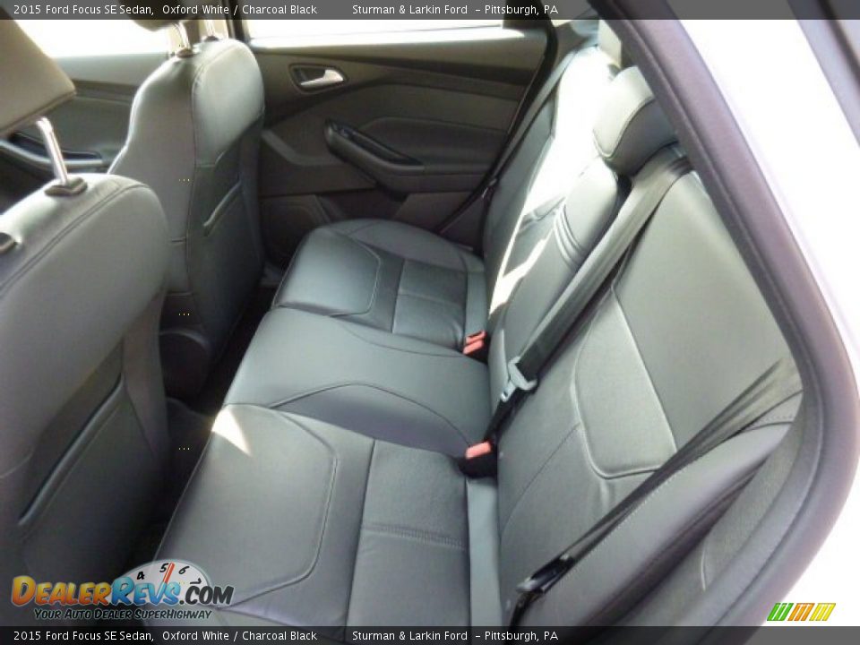 2015 Ford Focus SE Sedan Oxford White / Charcoal Black Photo #9