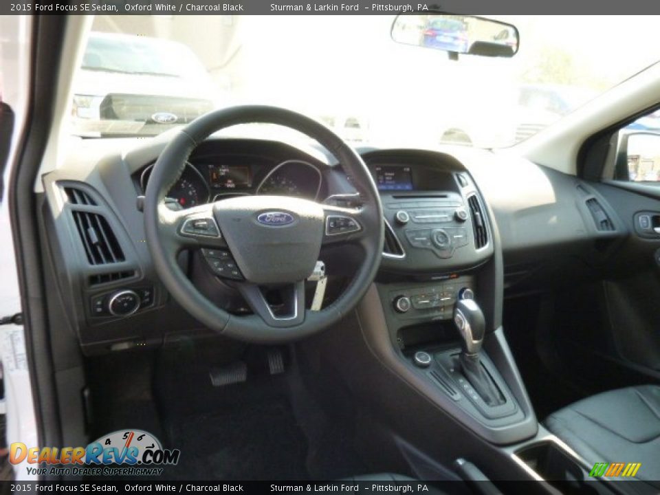 2015 Ford Focus SE Sedan Oxford White / Charcoal Black Photo #10
