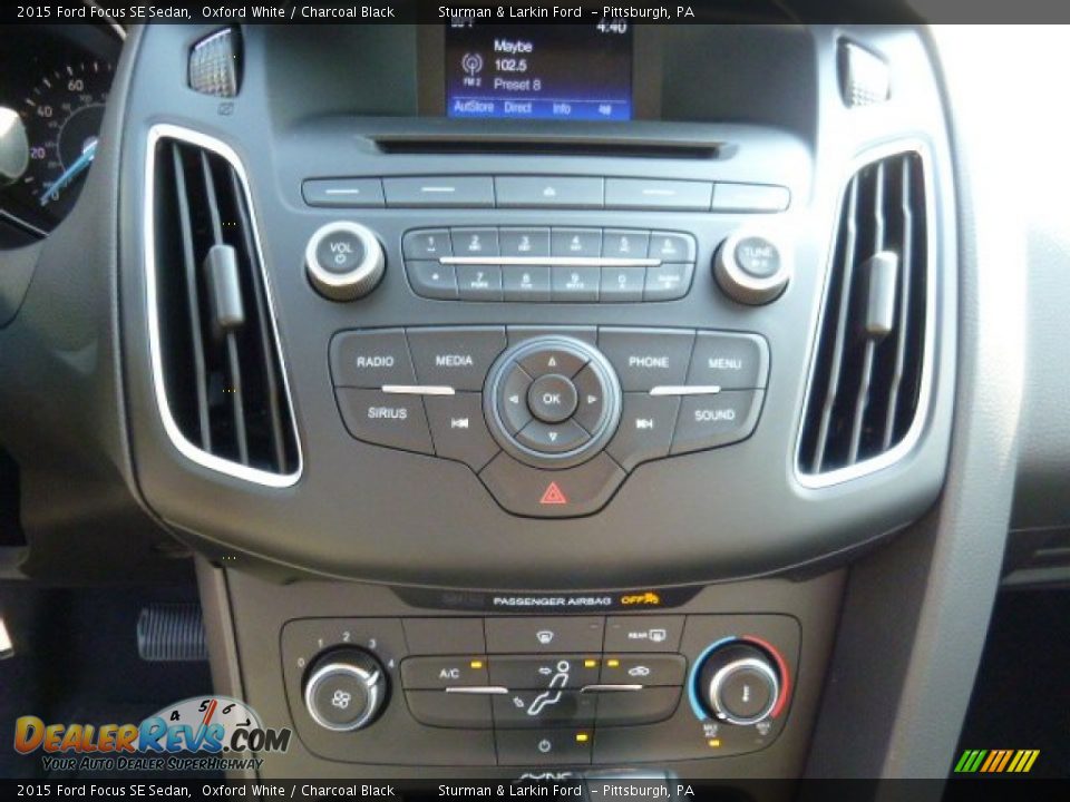 2015 Ford Focus SE Sedan Oxford White / Charcoal Black Photo #14