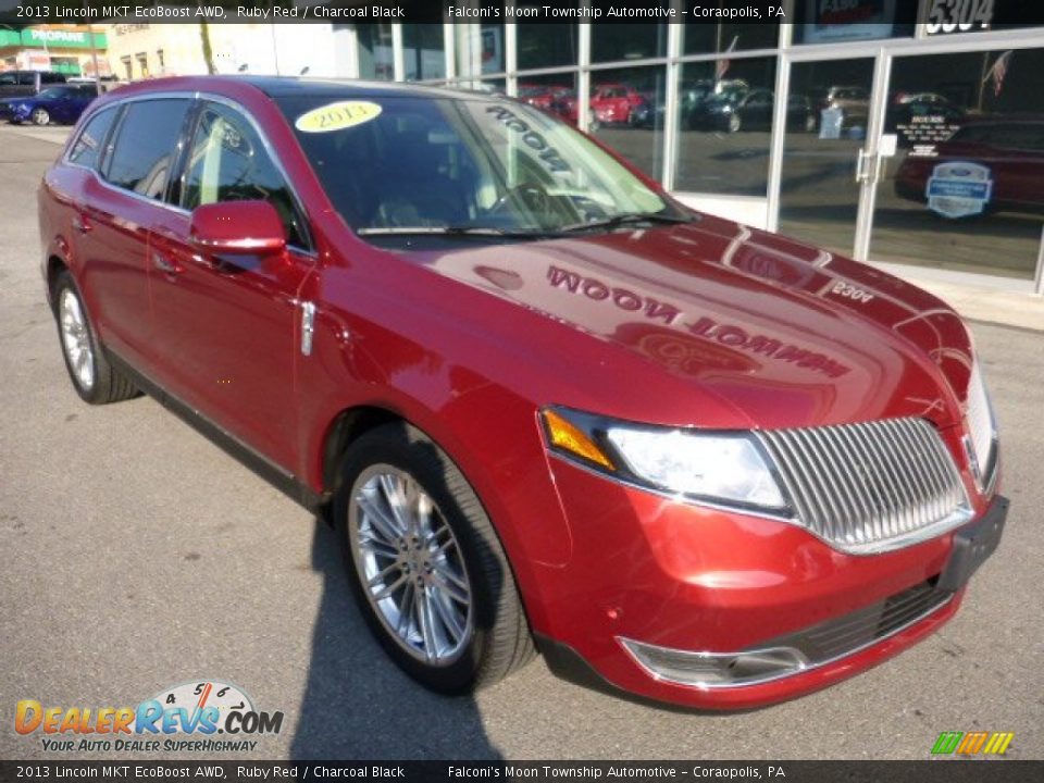 Front 3/4 View of 2013 Lincoln MKT EcoBoost AWD Photo #2