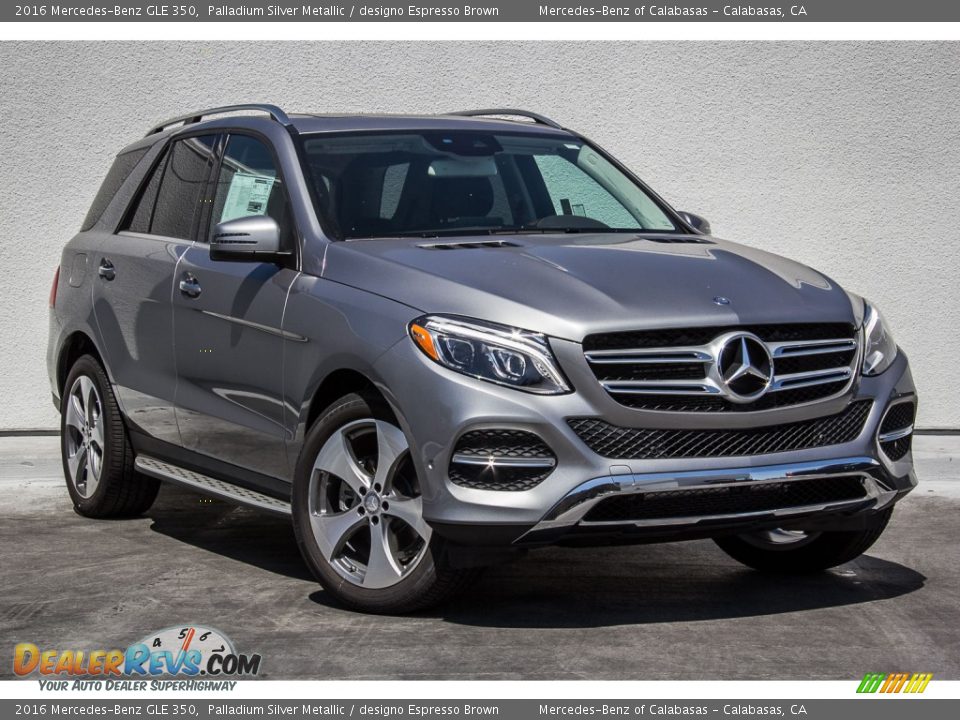 Front 3/4 View of 2016 Mercedes-Benz GLE 350 Photo #12