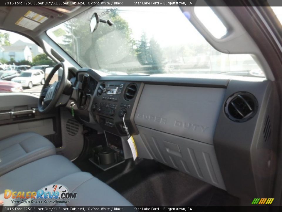 2016 Ford F250 Super Duty XL Super Cab 4x4 Oxford White / Black Photo #5