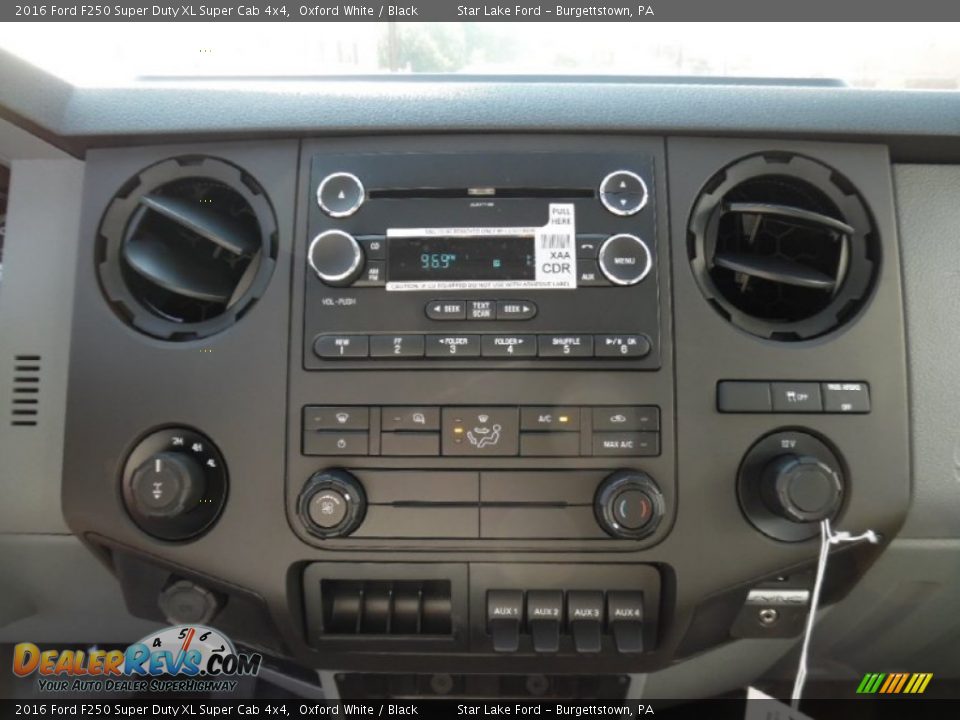 2016 Ford F250 Super Duty XL Super Cab 4x4 Oxford White / Black Photo #17