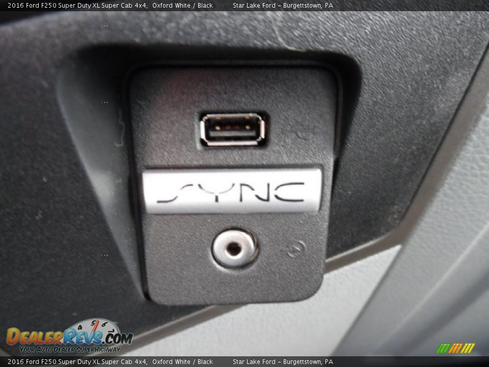 2016 Ford F250 Super Duty XL Super Cab 4x4 Oxford White / Black Photo #19