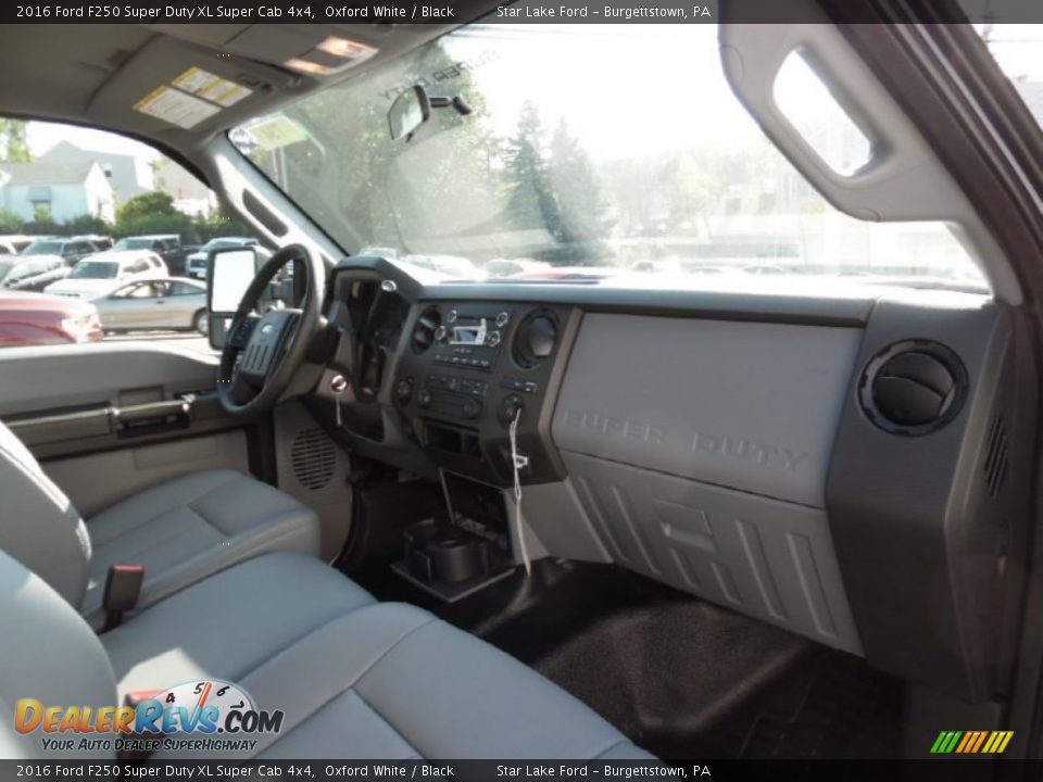2016 Ford F250 Super Duty XL Super Cab 4x4 Oxford White / Black Photo #5