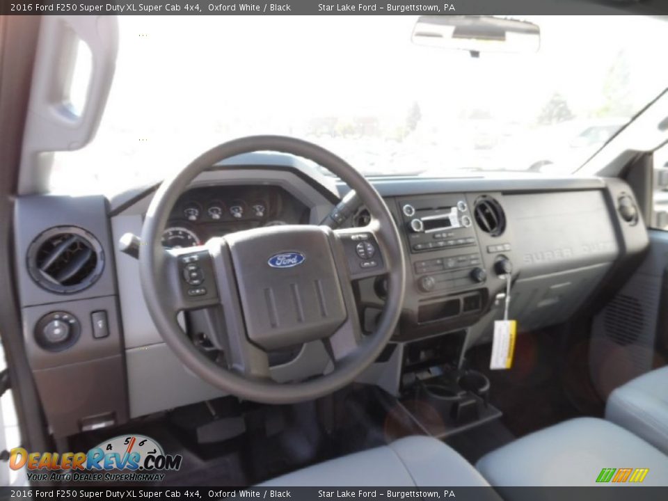 2016 Ford F250 Super Duty XL Super Cab 4x4 Oxford White / Black Photo #13