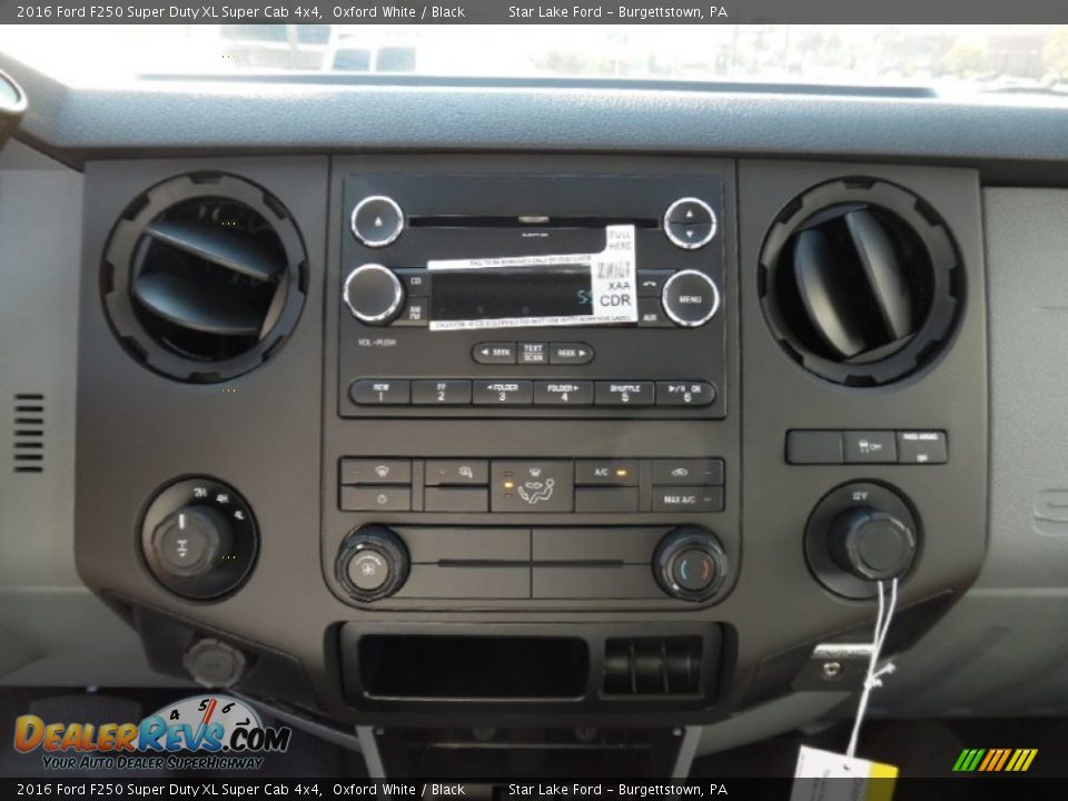 2016 Ford F250 Super Duty XL Super Cab 4x4 Oxford White / Black Photo #17