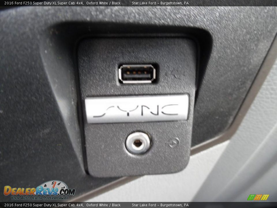 2016 Ford F250 Super Duty XL Super Cab 4x4 Oxford White / Black Photo #19