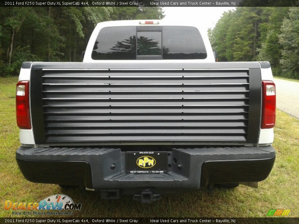 2011 Ford F250 Super Duty XL SuperCab 4x4 Oxford White / Steel Gray Photo #6