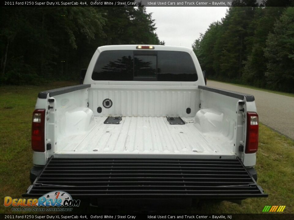 2011 Ford F250 Super Duty XL SuperCab 4x4 Oxford White / Steel Gray Photo #7