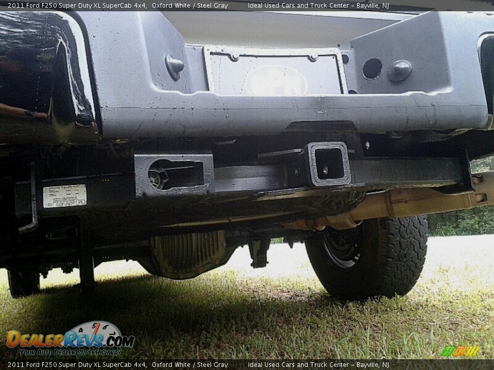 2011 Ford F250 Super Duty XL SuperCab 4x4 Oxford White / Steel Gray Photo #8