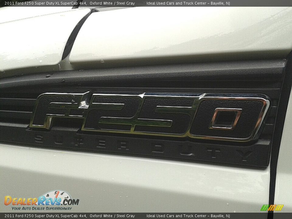 2011 Ford F250 Super Duty XL SuperCab 4x4 Oxford White / Steel Gray Photo #13