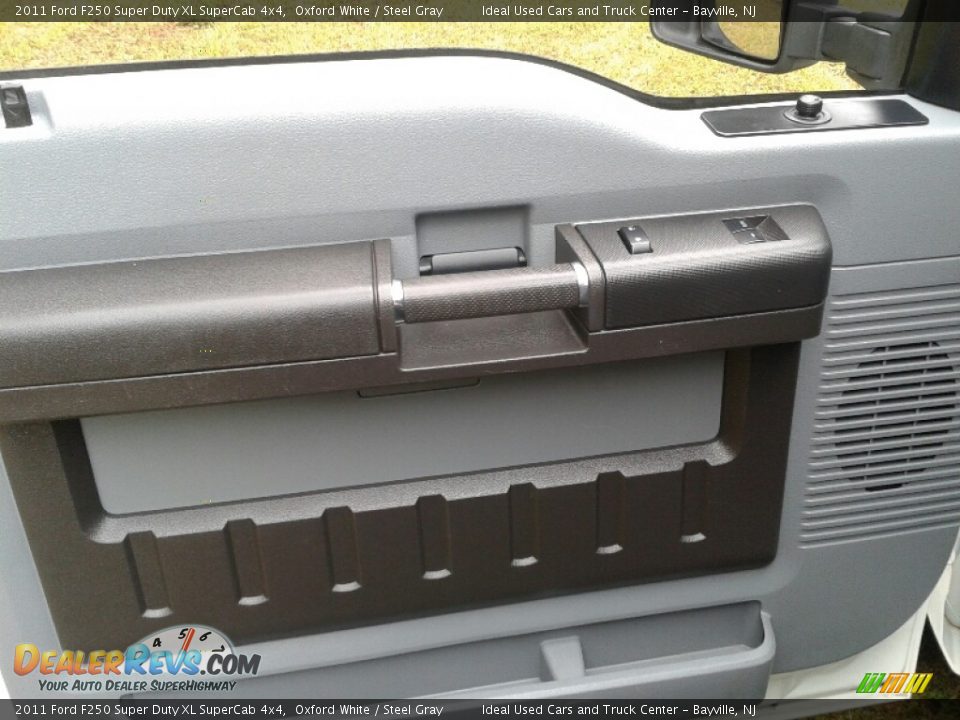 2011 Ford F250 Super Duty XL SuperCab 4x4 Oxford White / Steel Gray Photo #14