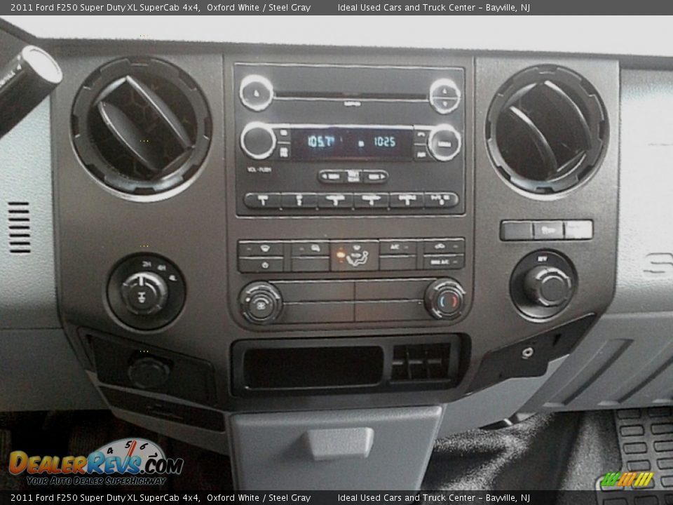 2011 Ford F250 Super Duty XL SuperCab 4x4 Oxford White / Steel Gray Photo #19