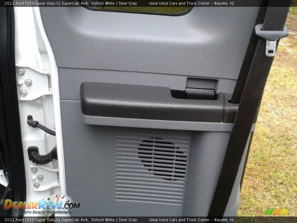 2011 Ford F250 Super Duty XL SuperCab 4x4 Oxford White / Steel Gray Photo #21