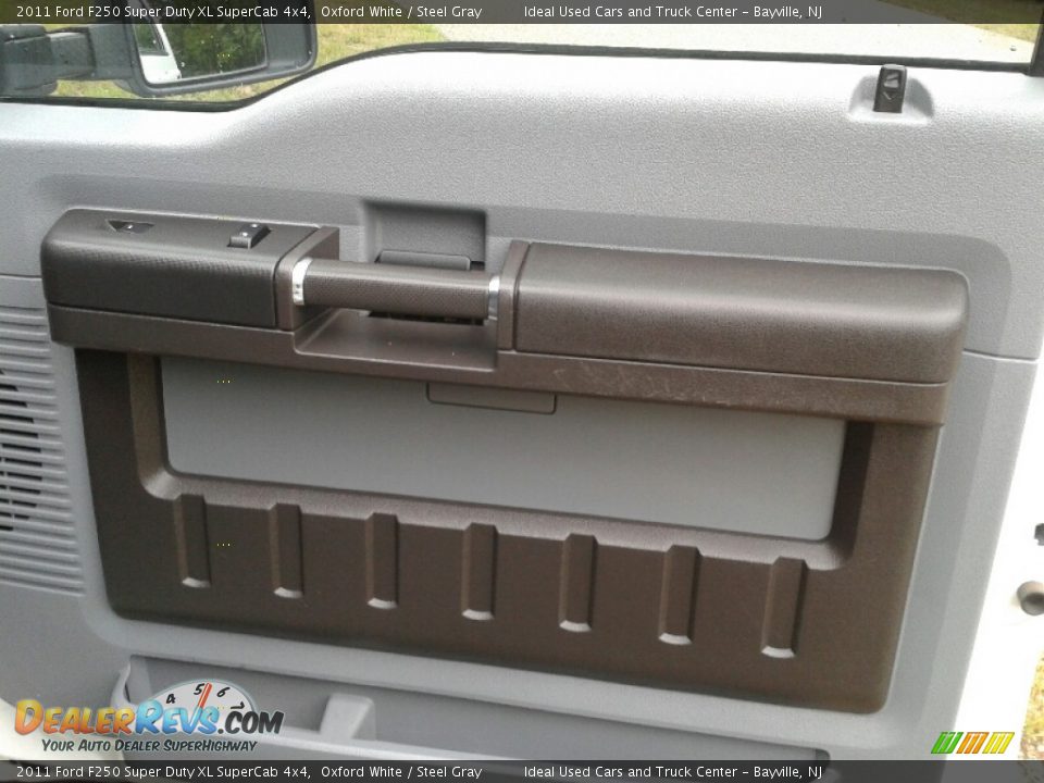 2011 Ford F250 Super Duty XL SuperCab 4x4 Oxford White / Steel Gray Photo #24