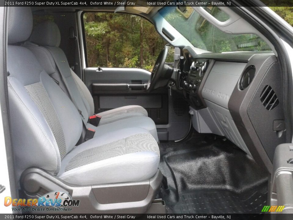 2011 Ford F250 Super Duty XL SuperCab 4x4 Oxford White / Steel Gray Photo #26