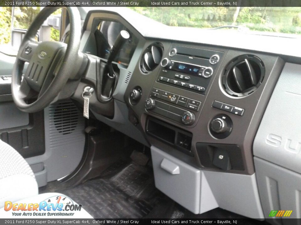 2011 Ford F250 Super Duty XL SuperCab 4x4 Oxford White / Steel Gray Photo #27