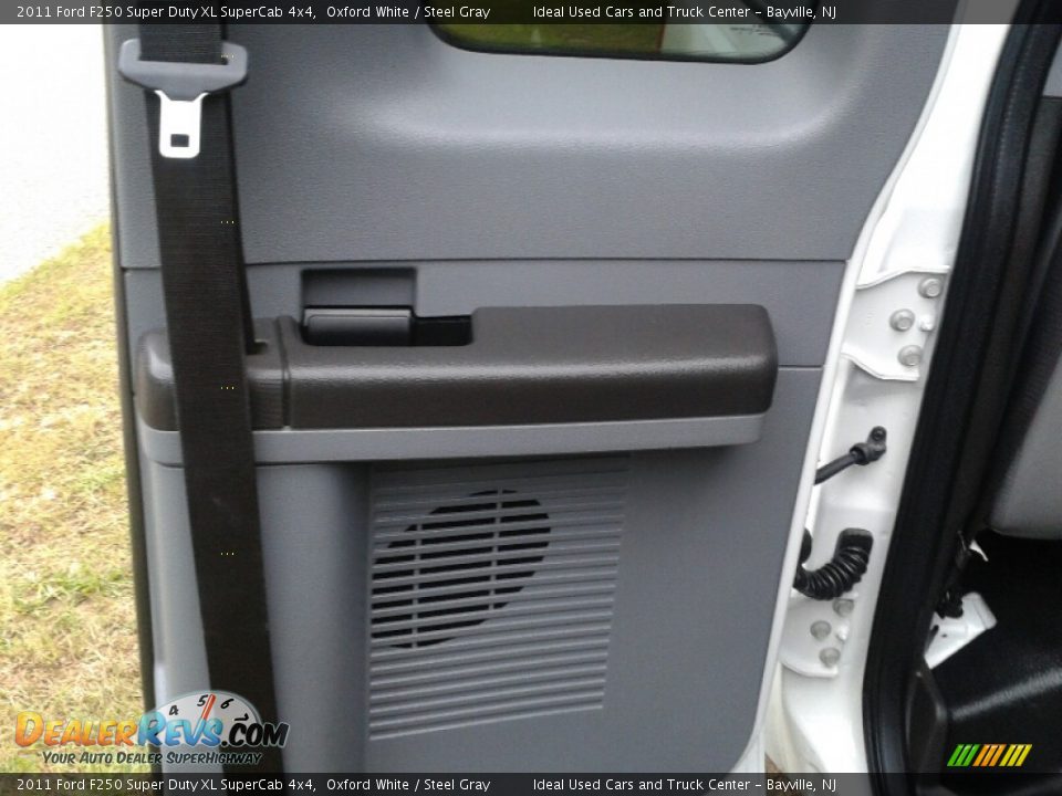 2011 Ford F250 Super Duty XL SuperCab 4x4 Oxford White / Steel Gray Photo #28