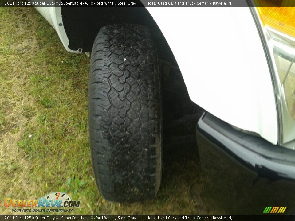 2011 Ford F250 Super Duty XL SuperCab 4x4 Oxford White / Steel Gray Photo #31